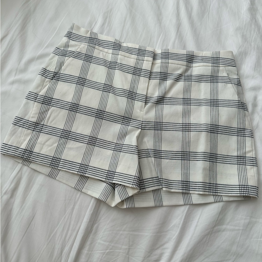 Theory Cream Color Shorts